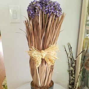 FAUX HYDRANGEA POTTED TOPIARY. LAVENDER